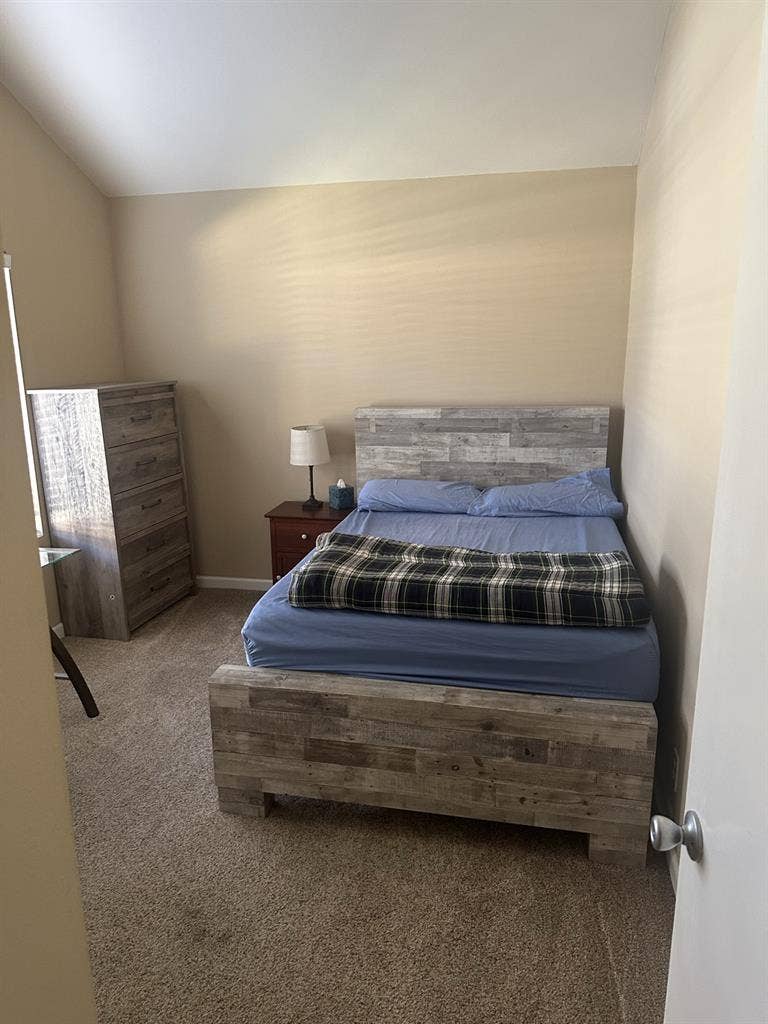 Room available,
utilities included