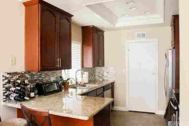 Room available, 
utilities included