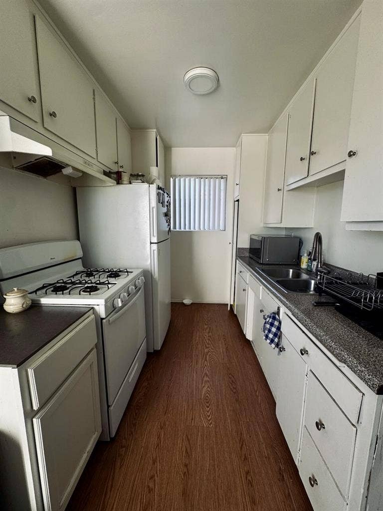 Looking for a roommate!