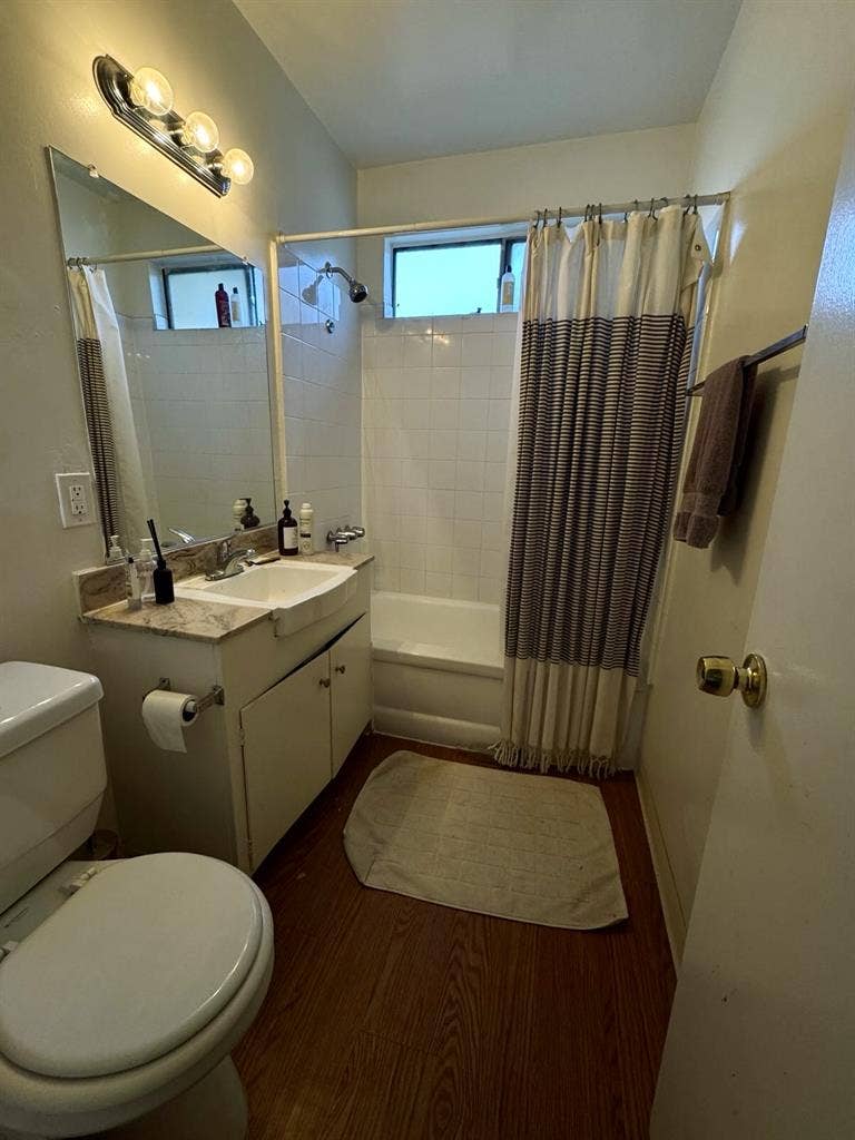 Looking for a roommate!
