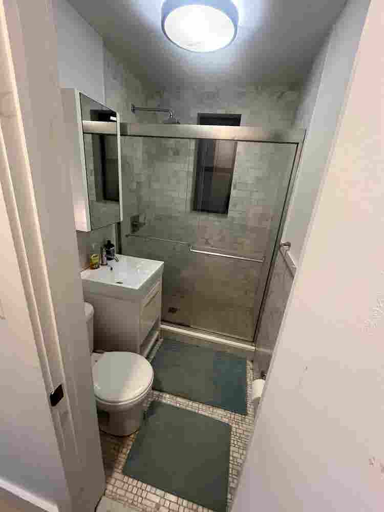 HIGH Ceilings + Laundry/Dishwasher