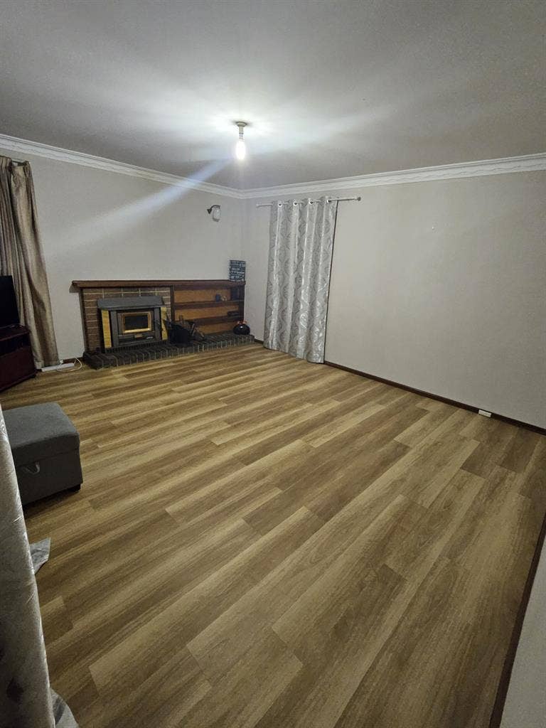 3 rooms available for rent