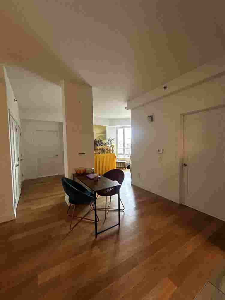 Large room in Elmhurst (B)