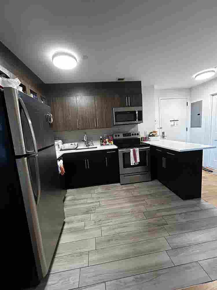 Large room in Elmhurst (B)