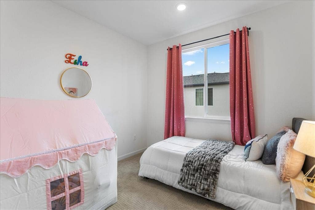 Rooms available in a 4BHK townhouse