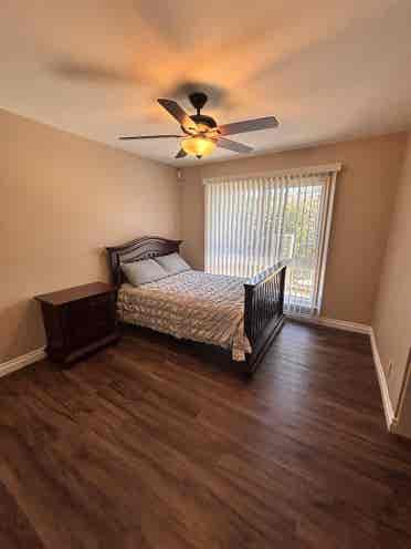Anaheim hills- Room for rent