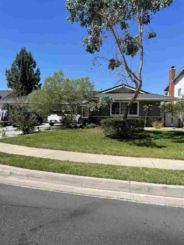 Anaheim hills- Room for rent