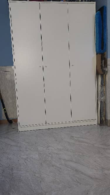 Spacious master bedroom for rent