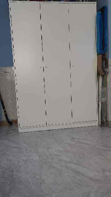 Spacious master bedroom for rent