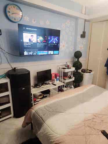 Spacious master bedroom for rent