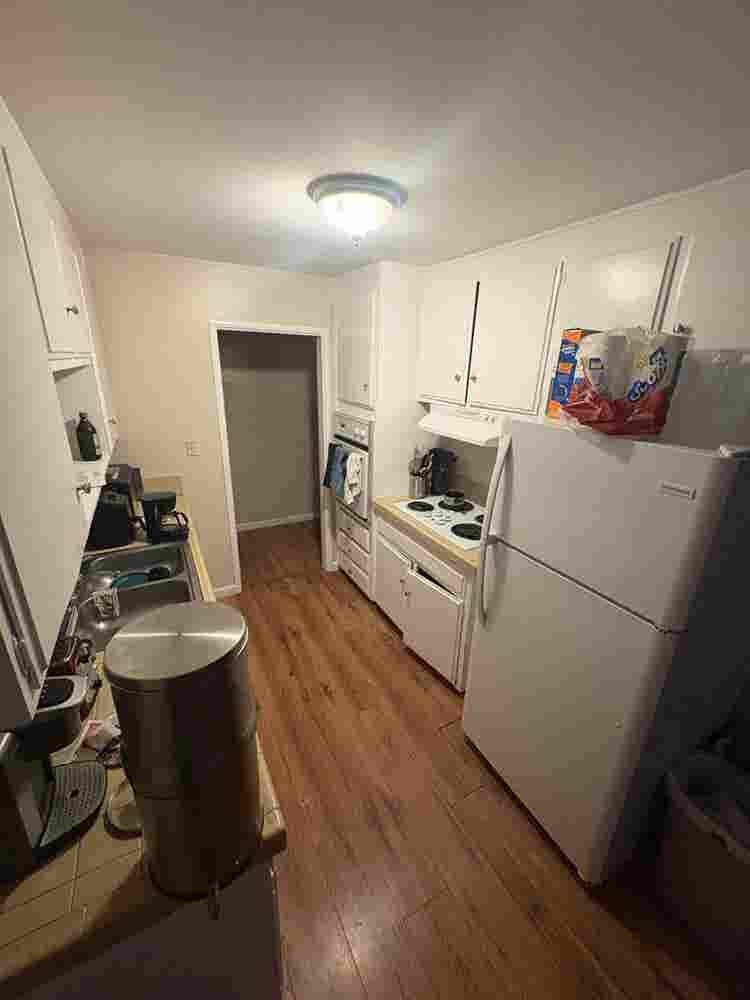 Urgent! Roomate needed!