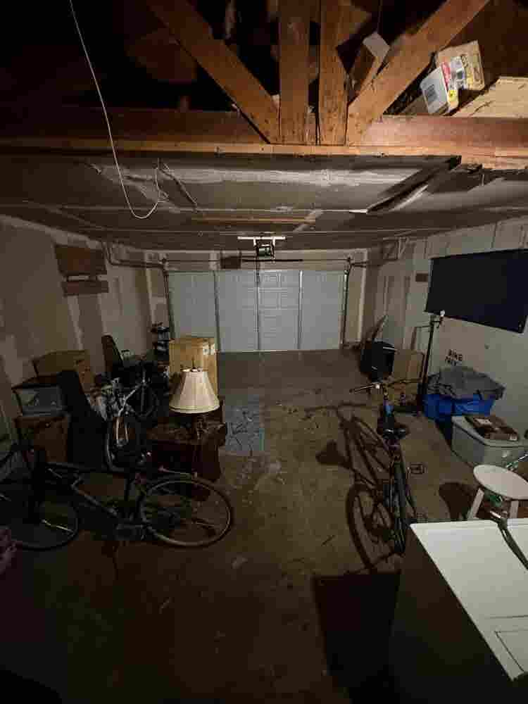 Urgent! Roomate needed!