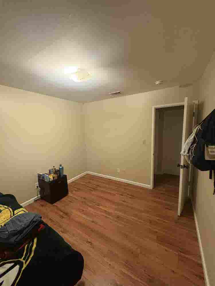 Urgent! Roomate needed!