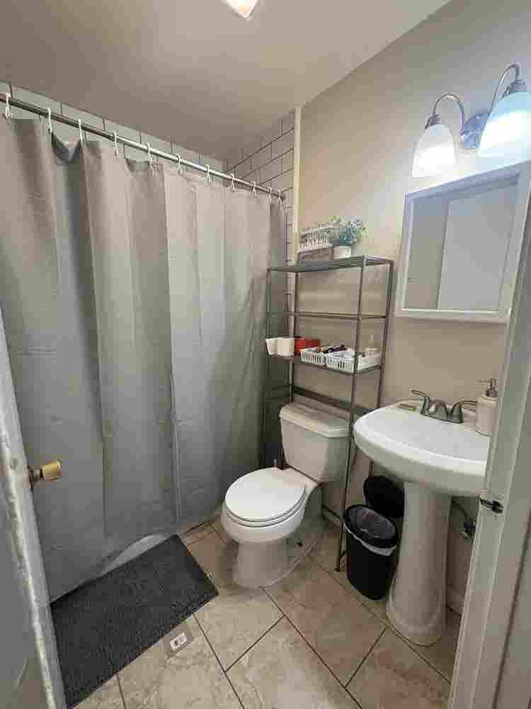 Urgent! Roomate needed!