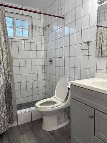 Room available NOW!