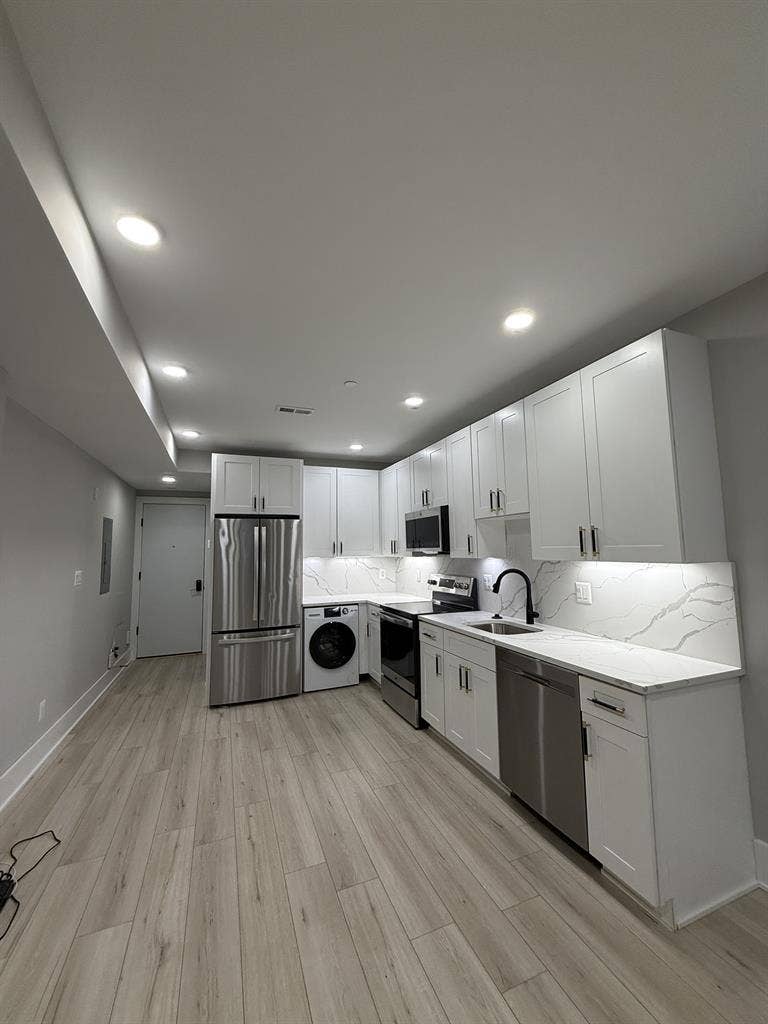 1 bedroom basement APT