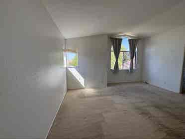 Looking for 3 Roomates