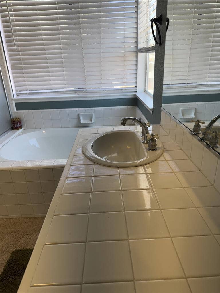 Looking for 3 Roomates