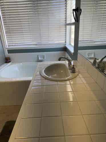 Looking for 3 Roomates