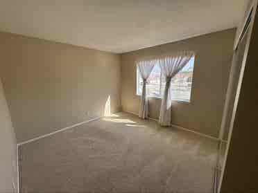 Looking for 3 Roomates