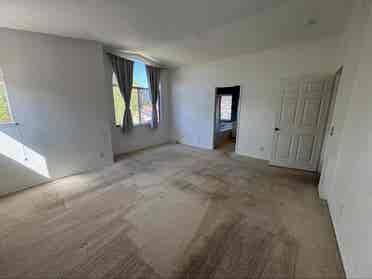 Looking for 3 Roomates