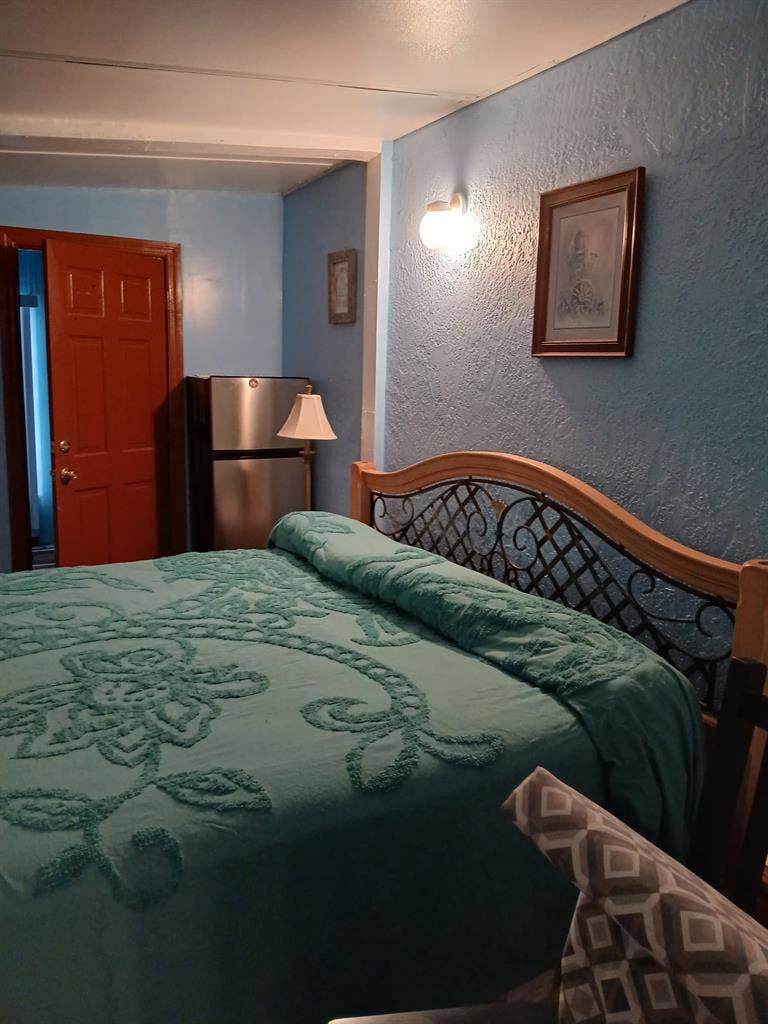 Looking to rent the back room