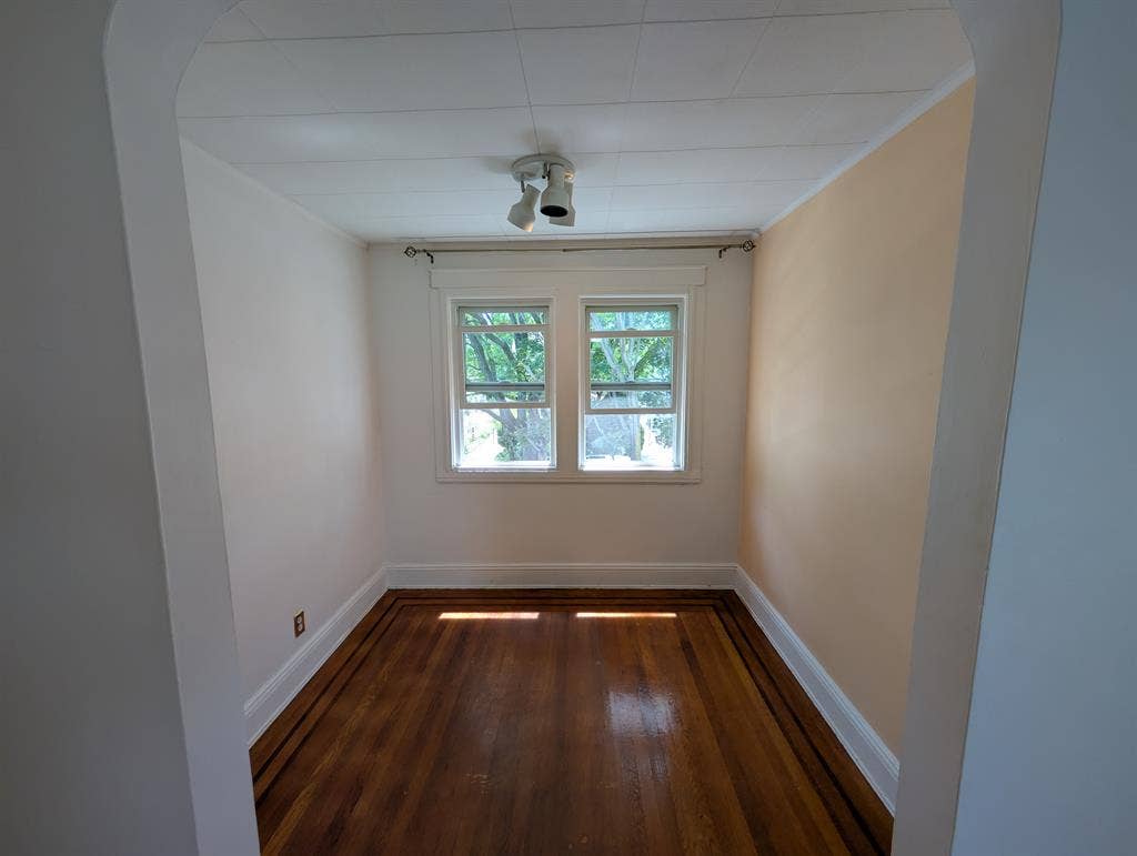 Room for Rent - Quiet, Safe