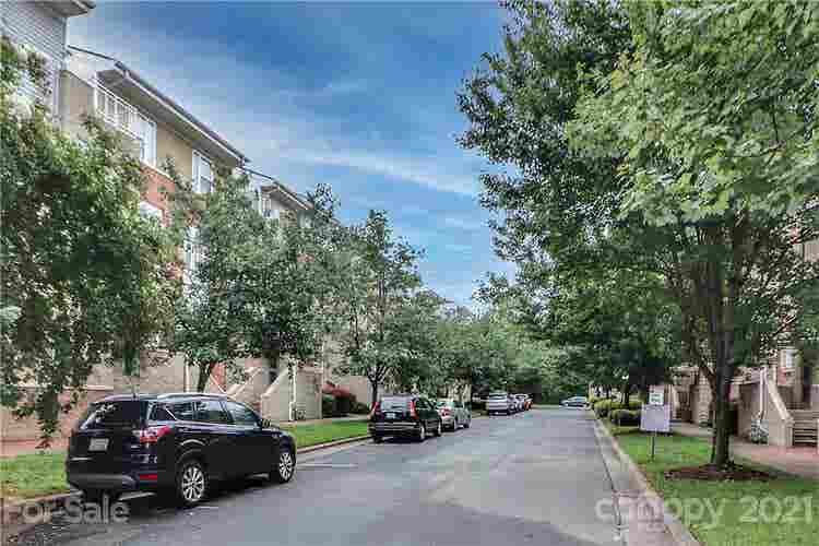 2 BR in Charlotte