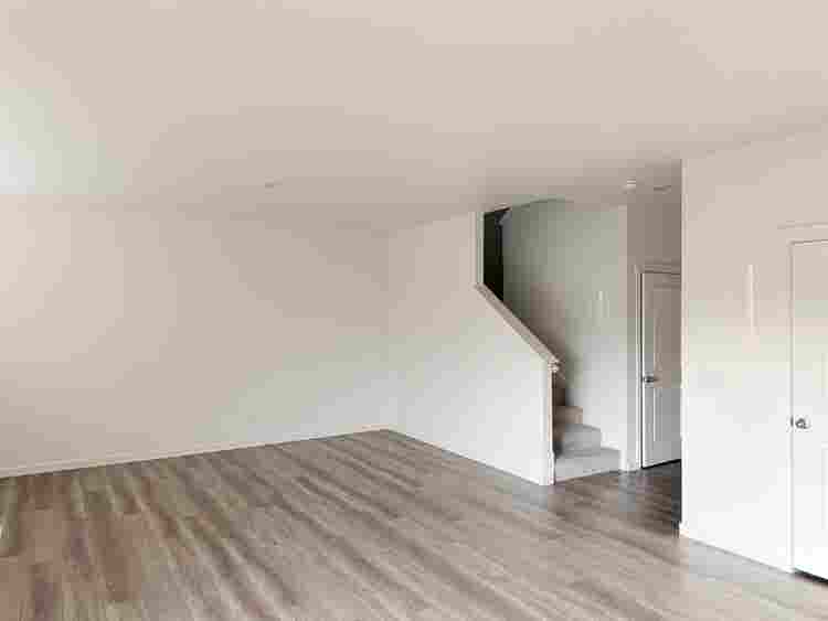 2 Rooms Available