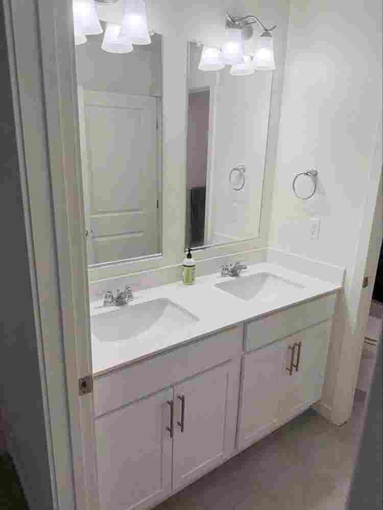 2 Rooms Available