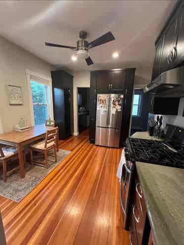 Room Available, 4BR Apt - Davis Sq
