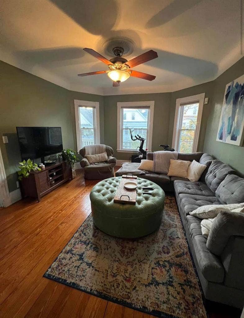Room Available, 4BR Apt - Davis Sq