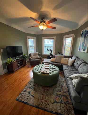 Room Available, 4BR Apt - Davis Sq