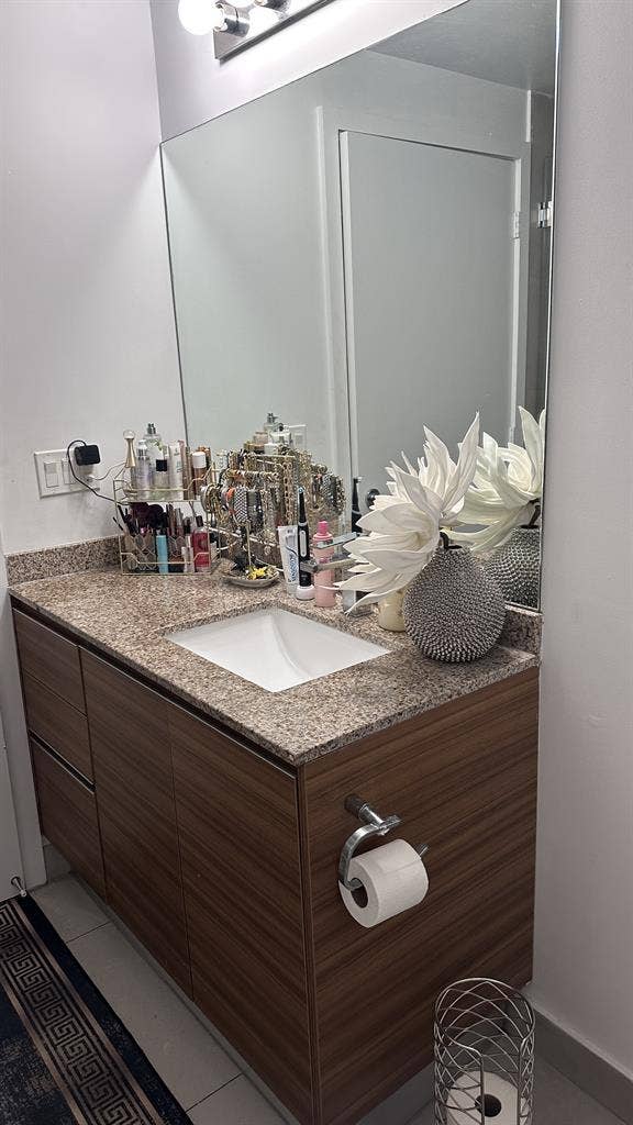 Roommate Wanted Furnished Apartment
