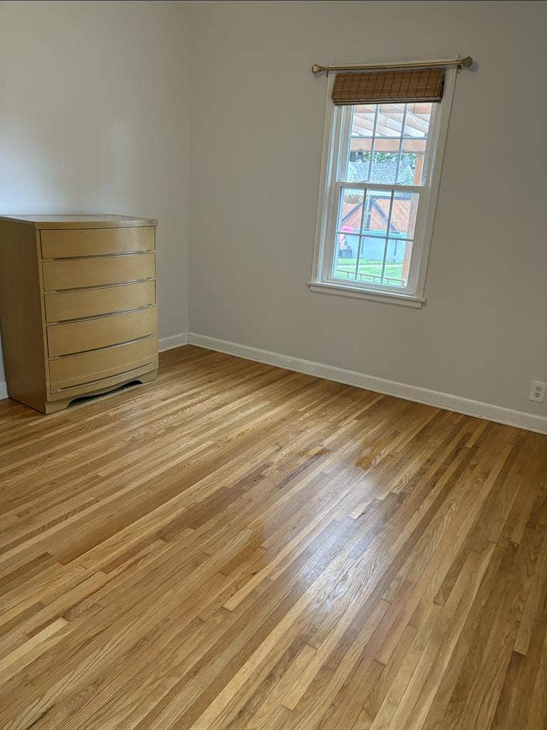 Clean room for rent