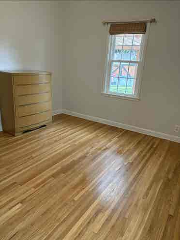 Clean room for rent