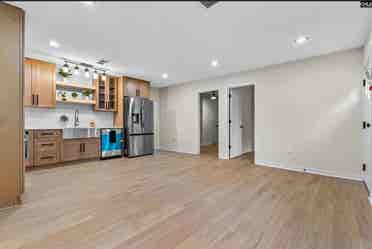 looking for roomate ! $ monthly.