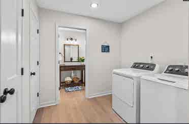 looking for roomate ! $ monthly.