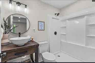 looking for roomate ! $ monthly.