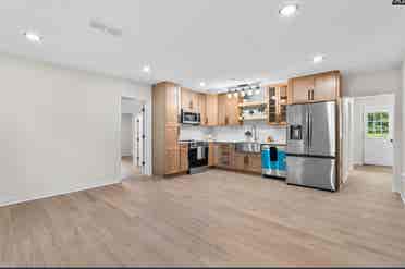 looking for roomate ! $ monthly.