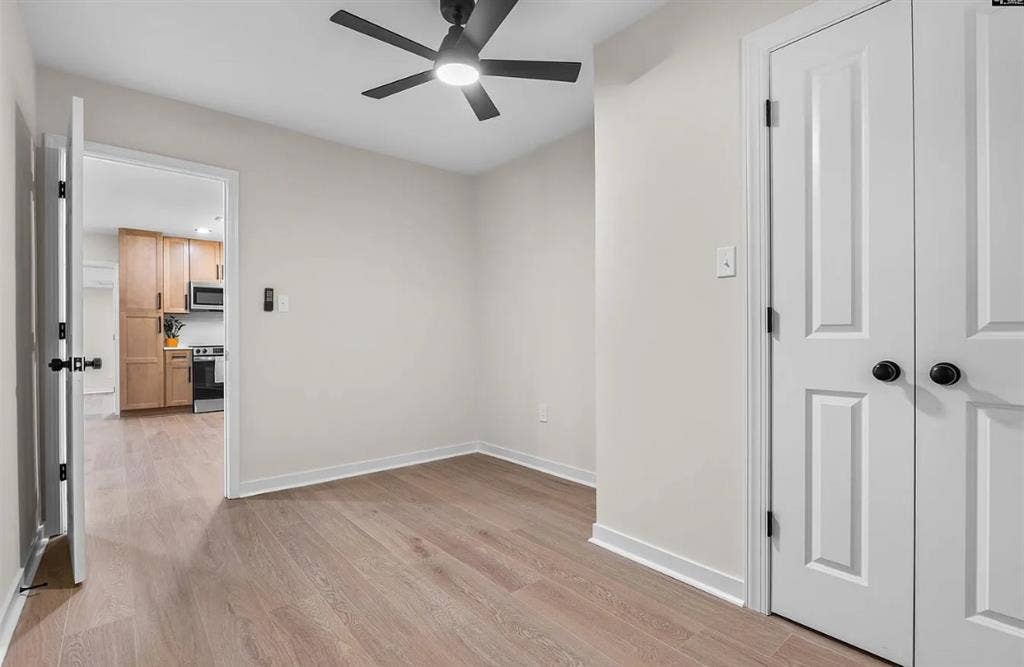 looking for roomate ! $ monthly.