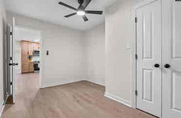 looking for roomate ! $ monthly.