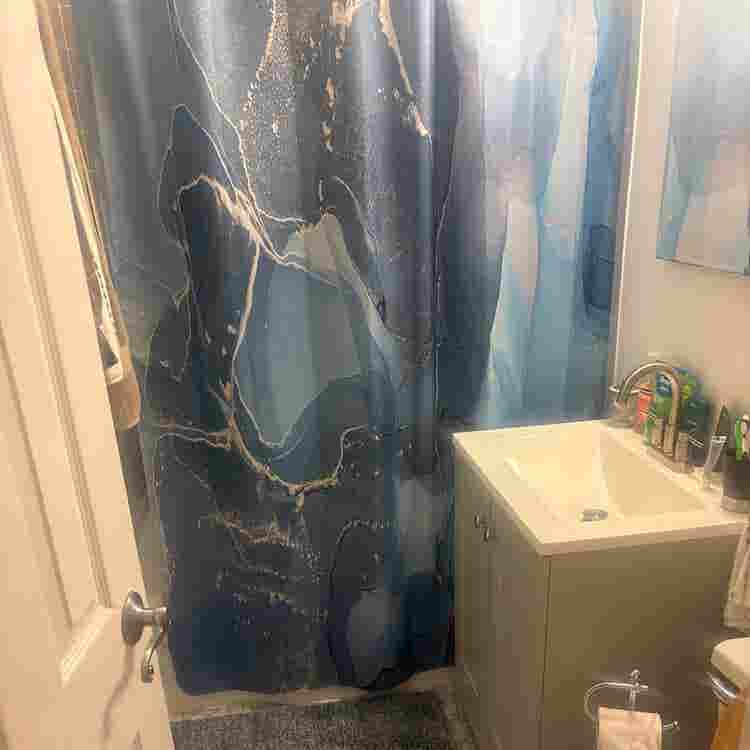 Room for rent. Looking for roommate