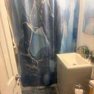 Room for rent. Looking for roommate