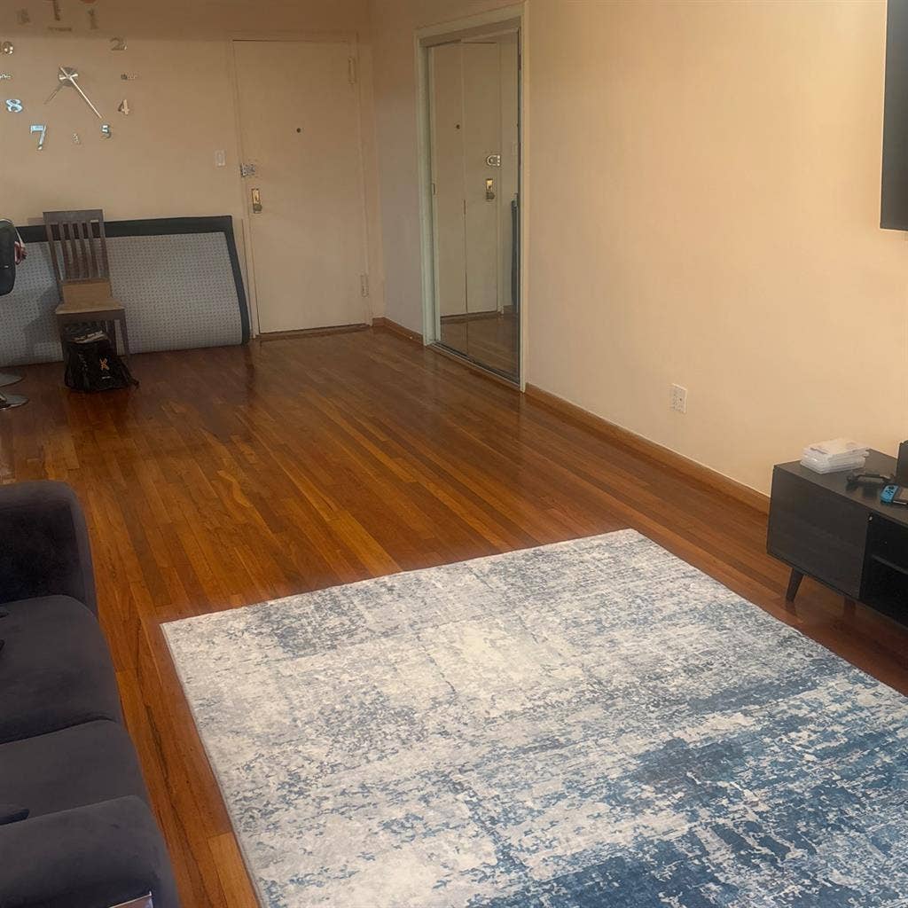 Room for rent. Looking for roommate