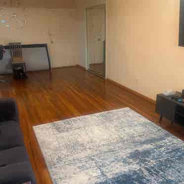 Room for rent. Looking for roommate