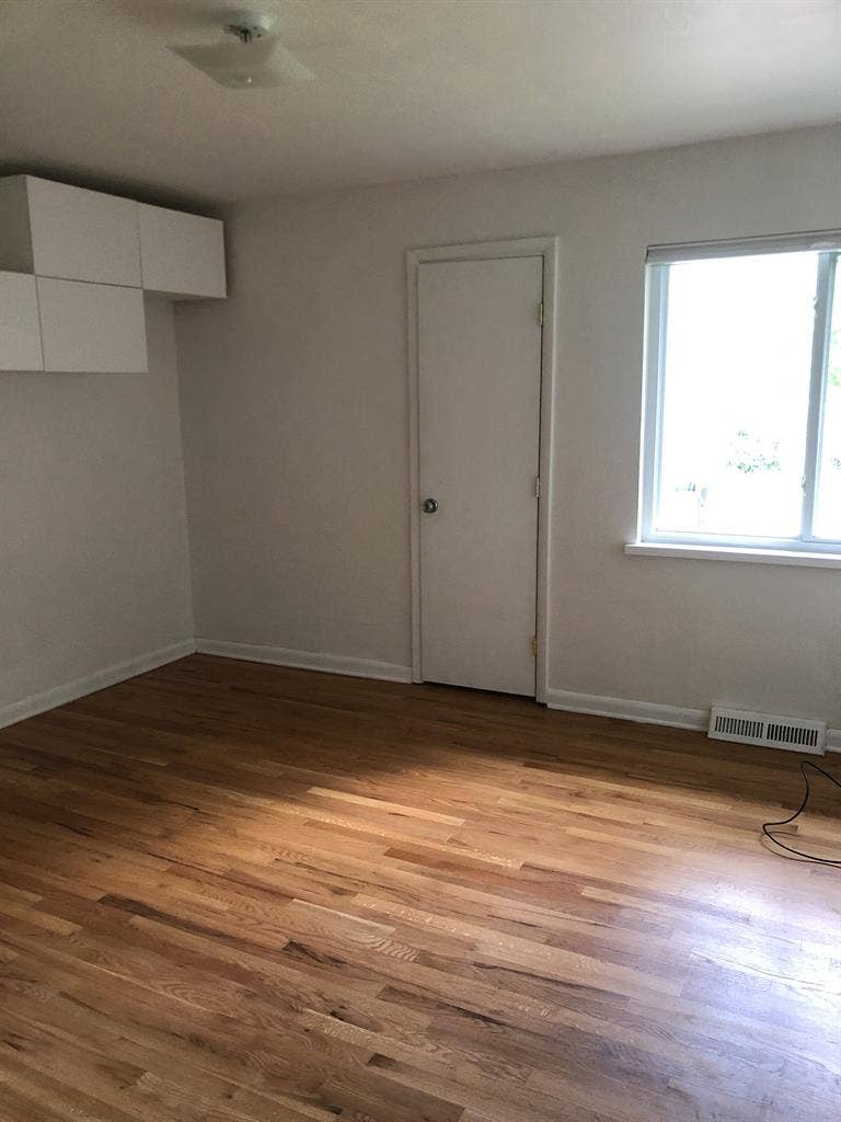 ISO female-identifying roommates
