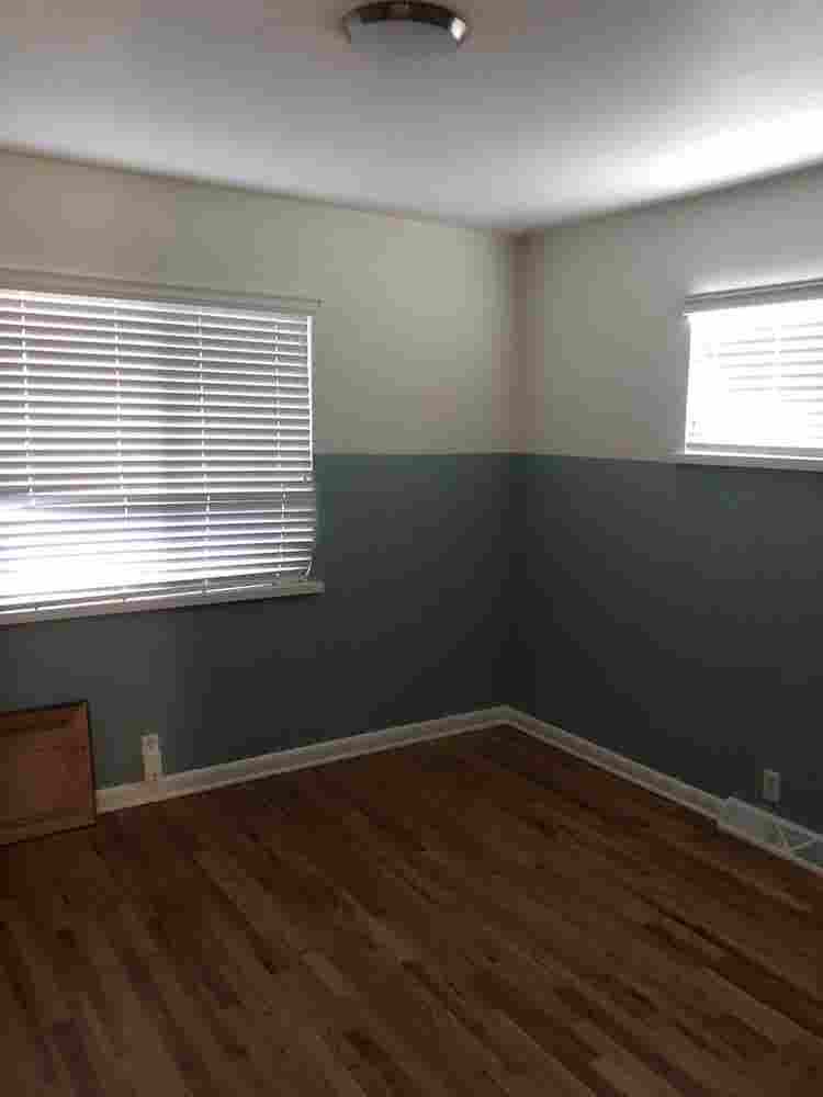 ISO female-identifying roommates