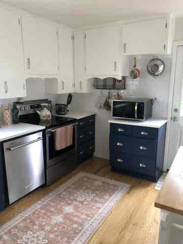 ISO female-identifying roommates