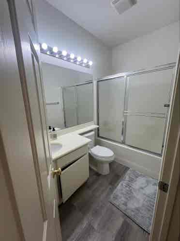 Private Bedroom En-suite Bathroom